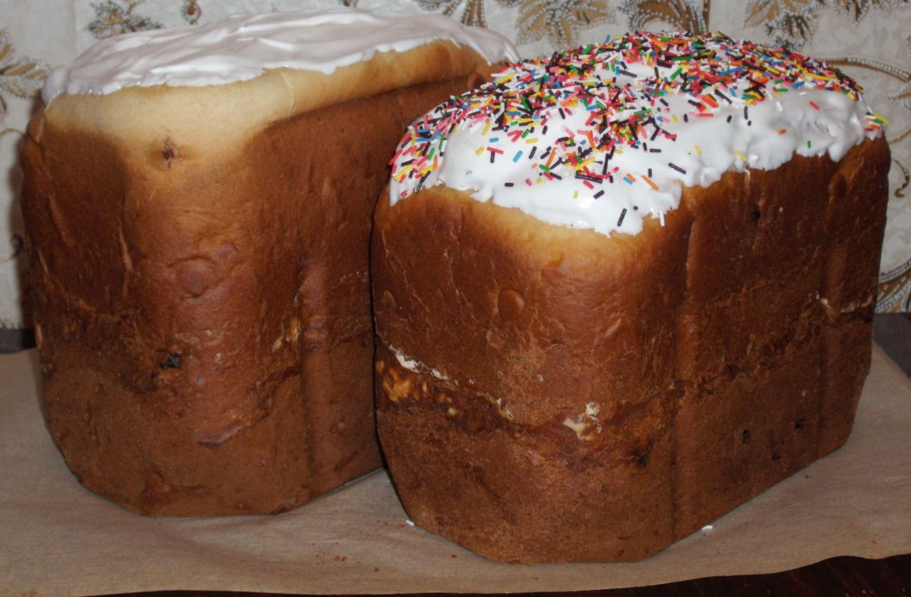 Кулич в хлебопечке рецепты простые. Кулич в хлебопечке Gorenje bm910w. Кулич в хлебопечке Мистери 1202. Кулич Пасхальный в хлебопечке.