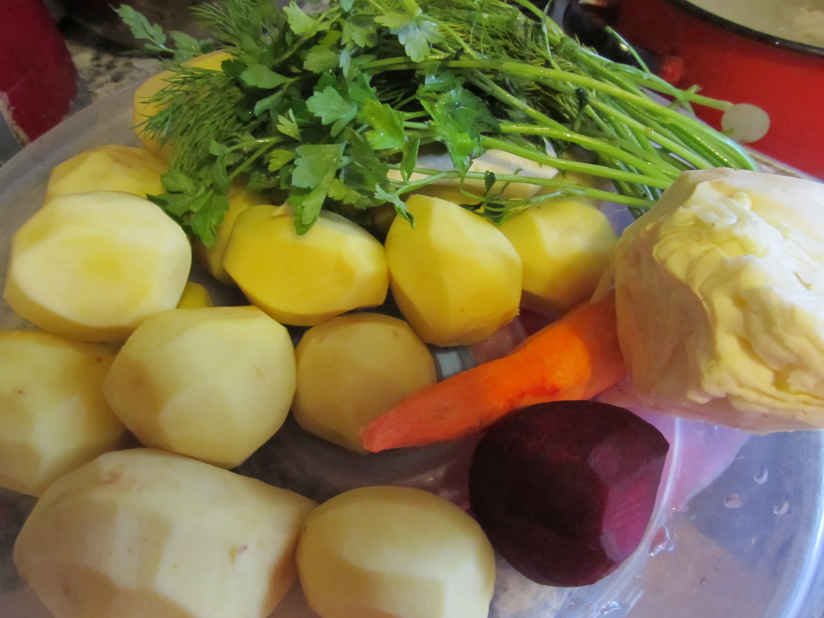 Картофель морковь свекла чеснок. Очищенные овощи. Картофель и лук. Картошка с луком. Капуста лук морковь картошка.