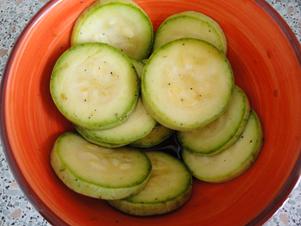 Рулетики из цуккини с курицей - 1.JPG