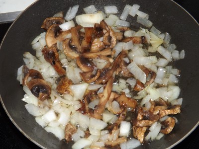 Суп из куриной грудки с шампиньонами - DSCF2732.JPG