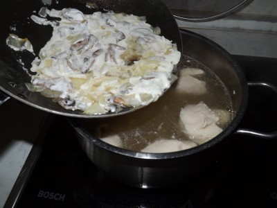 Суп из куриной грудки с шампиньонами - DSCF2738.JPG