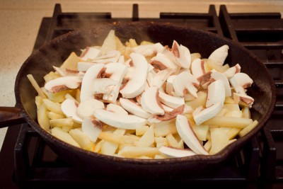 Любимые рецепты приготовления жареной картошки - Картошка с грибами.jpg