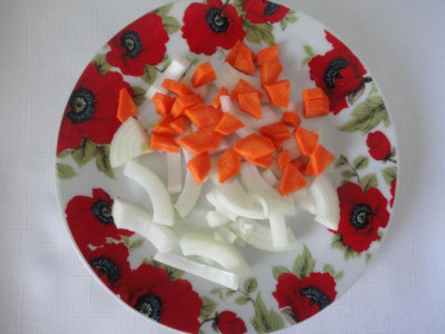Свинина с овощами и черносливом в горшочках - 3_901x676.jpg