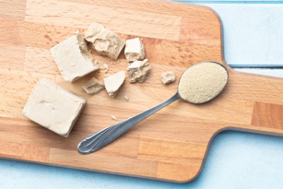 Какие дрожжи лучше использовать для хлебопечки? - Fresh and Dry Yeast.jpg