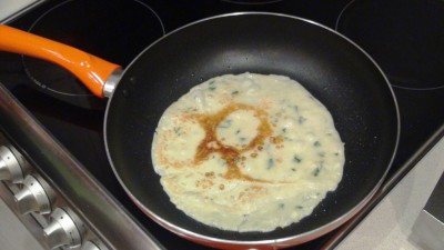 Интересные блины с петрушкой и вкусной начинкой из смеси сыр - DSC07139.JPG