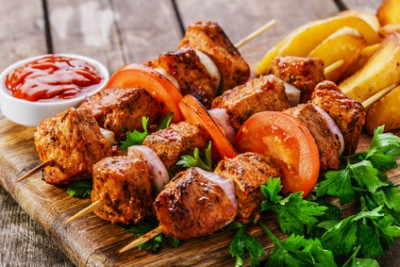 Как приготовить шашлык в аэрогриле - Meat skewers with potatoes.jpg