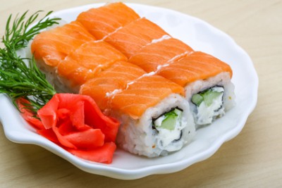 Ура-маки Филадельфия - 03_Uramaki Philadelphia roll.jpg
