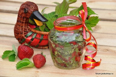 Чай из клубники, мелиссы и листьев смородины - 11 Чай из клубники, мелиссы и листьев смородины.jpg