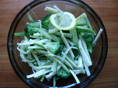 Фоторецепт: сыроедческий зеленый салат - P2070813.JPG