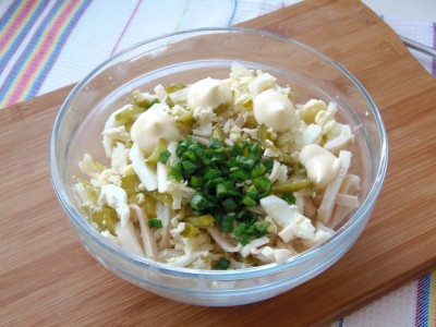Салат из консервированных кальмаров - 7.JPG
