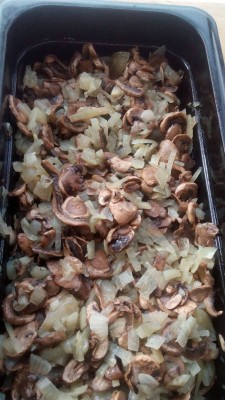Слоенный блинный пирог с курицей и грибами - 54437161_2155018218141634_250621052642656256_n.jpg