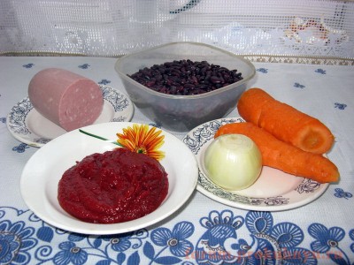 Ингредиенты для приготовления фасоли с колбасой в томатном соусе - 01.JPG