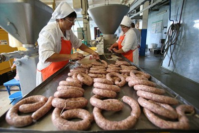 Мяса в колбасе и не было? Российские учёные предлагают заменить сою в колбасе нутом - 8.jpg