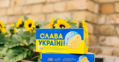 Предъявил паспорт – получил бесплатное мороженое. В Латвии представили «украинское» мороженое - 9.jpg