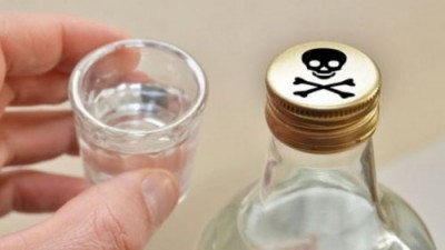 Не пейте это Метиловый спирт в России сделают невыносимо горьким, а ещё красным - 10.jpg