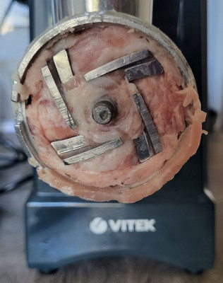 Мясорубка без усилий: Vitek VT-3619 - 6.jpg
