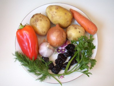 Свинина с овощами и черносливом в горшочках - DSCN3131.JPG