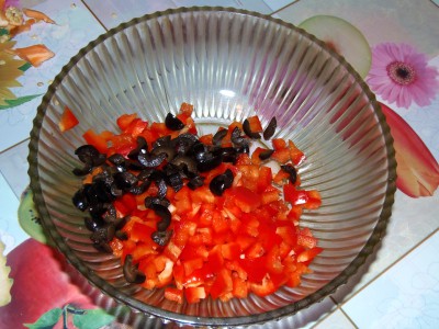 Легкий салатик с брокколи и креветками - маслины.JPG