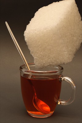 Сколько ложек сахара Вы кладете в черный чай? - Sugar_and_Tea.jpg