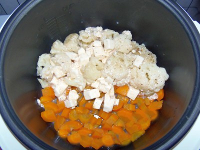 Нежный омлет с рыбкой - омлет-запеканка с цветной капустой, брынзой и морковью.JPG