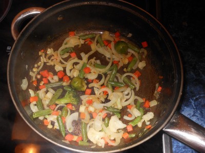 Омлет белорусский - овощи на сковородке.jpg