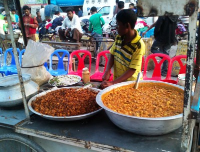 Продавец привез приготовленный нут и мясную подливу. - IMG1023.jpg