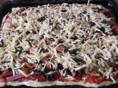 Пирожки и пицца на быстром дрожжевом тесте - Пицца3.JPG