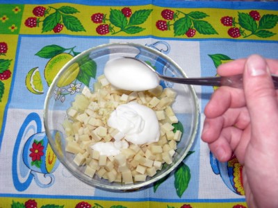 Салат из ананаса, чеснока и сыра - Салат из ананаса с сыром_5.JPG